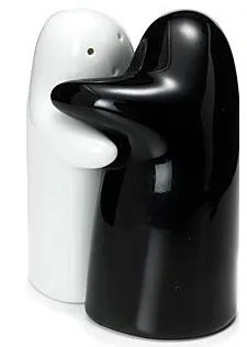 hug-salt-and-pepper-set.jpg
