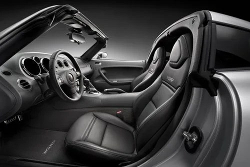 pontiac-solstice-coupe-targa-interior-thumb.jpg