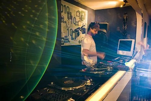 dubspot-dj-and-electronic-music-institute.jpg