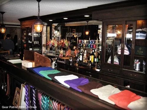 j-crew-tribeca-men-s-shop-at-the-liquor-store-interior-thumb.jpg