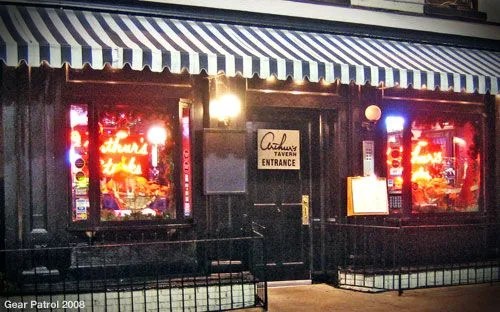 arthurs-tavern-gear-patrol-restaurant-review.jpg