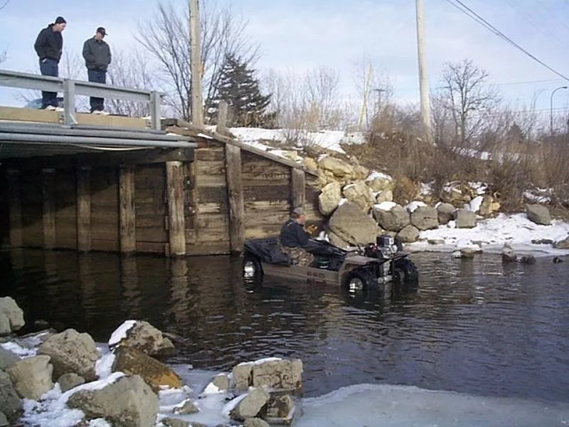 wilcraft-amphibious-ice-fishing-hunting-vehicle-ice-casting