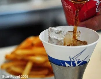 the-apple-pan-coke-pour