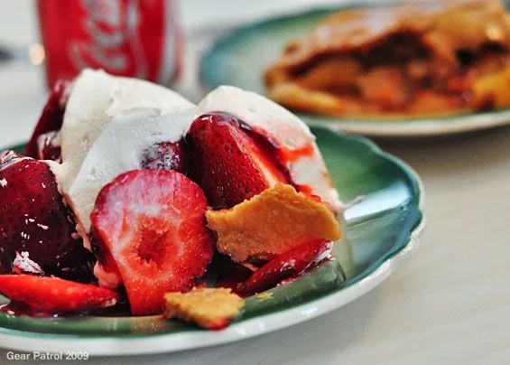 the-apple-pan-strawberry-pie