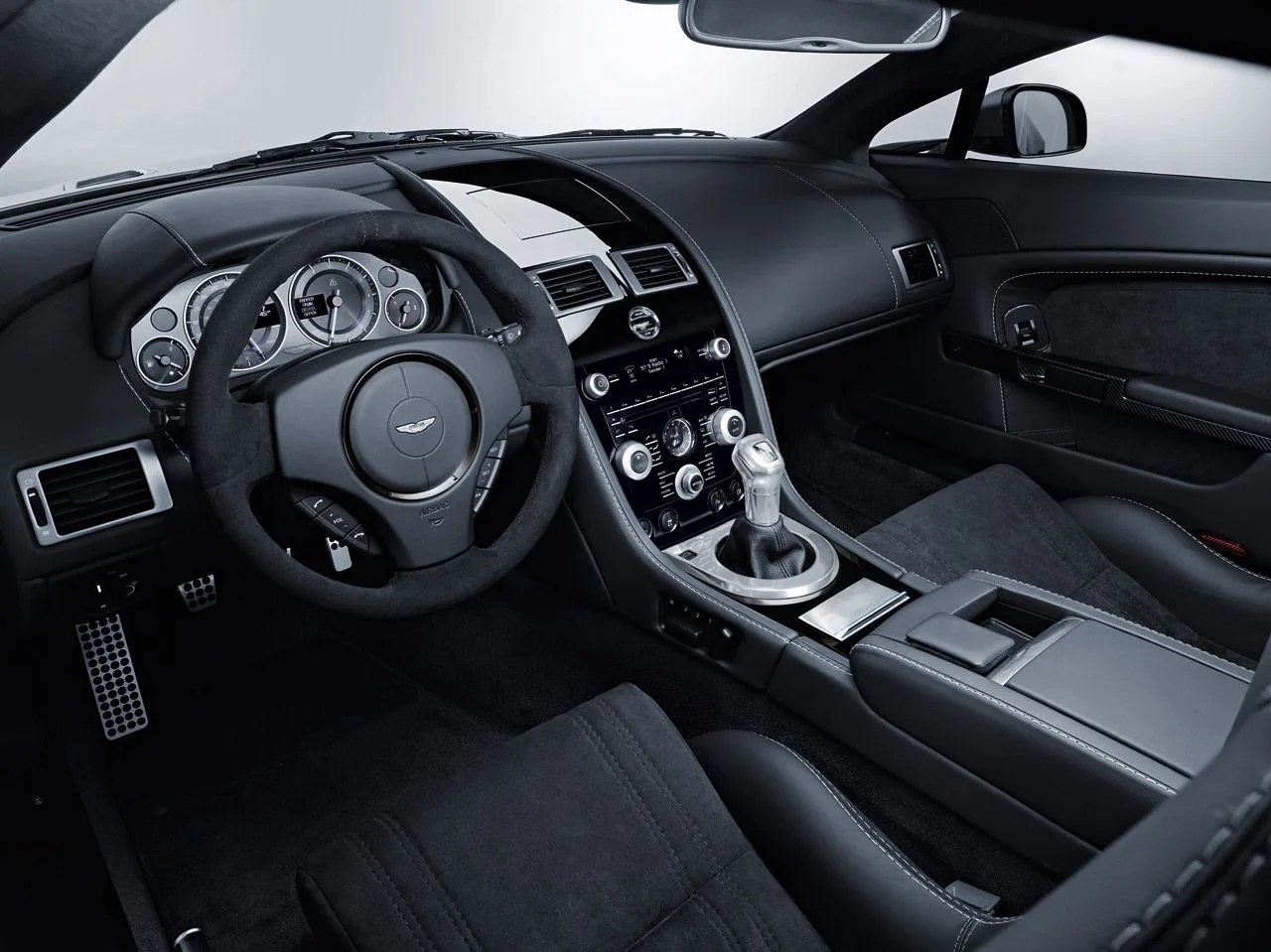 aston-martin-carbon-black-dbs-and-v12-vantage-interior