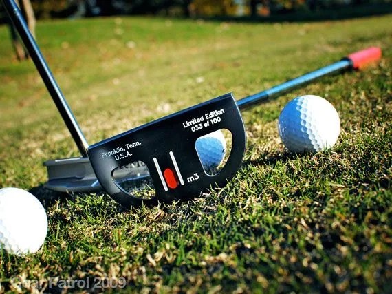 seemore-putters-gear-patrol