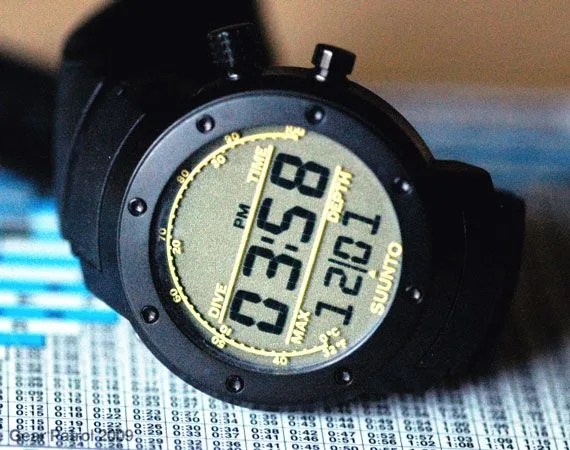 suunto-elementum-aqua-gear-patrol