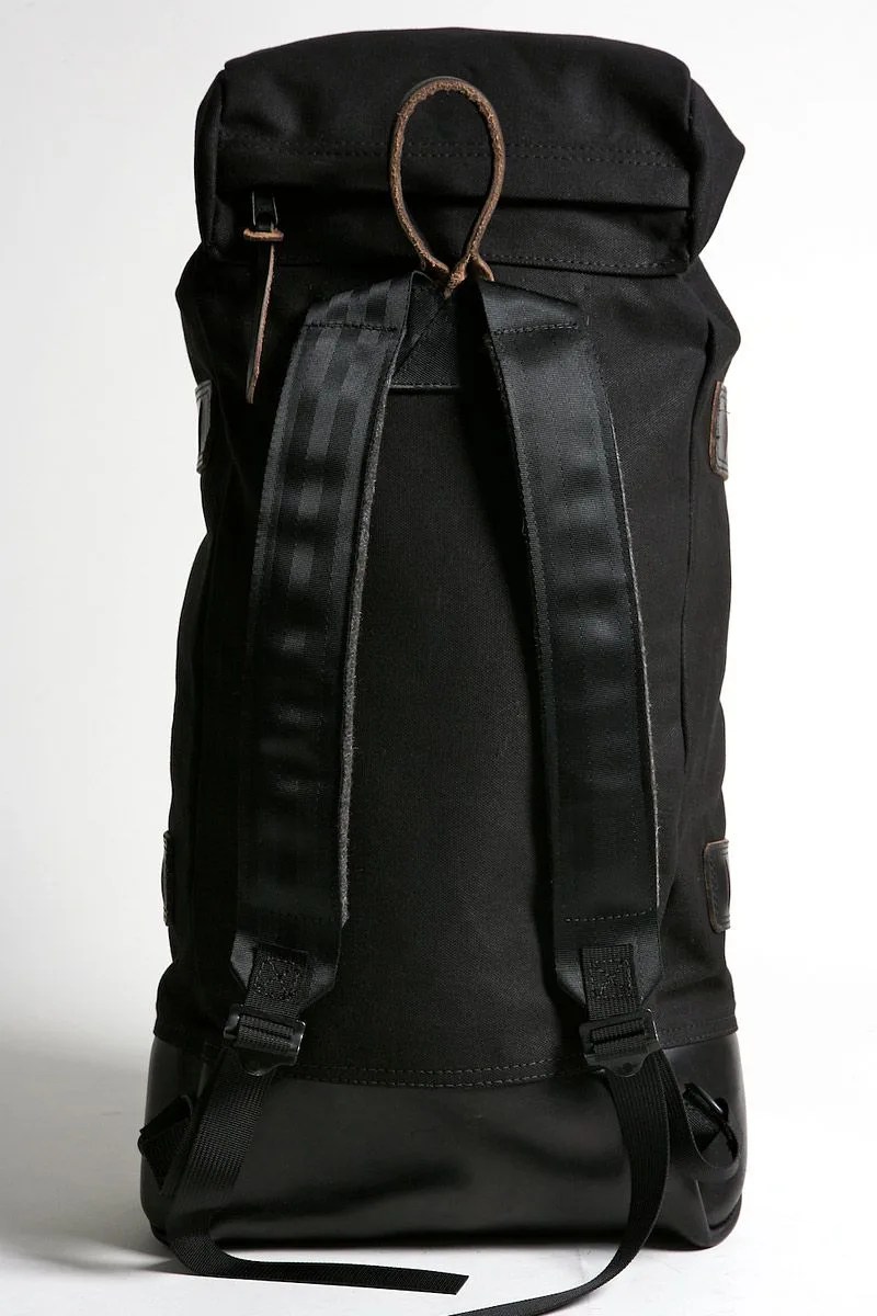 802-blkblk-02