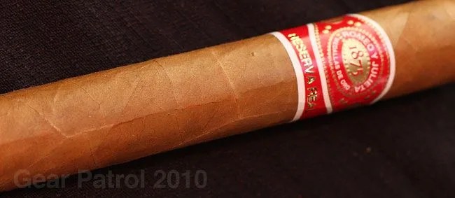 Romeo-y-Julieta-Reserva-Real-Gran-Toro-Tubos-Gear-Patrol-2