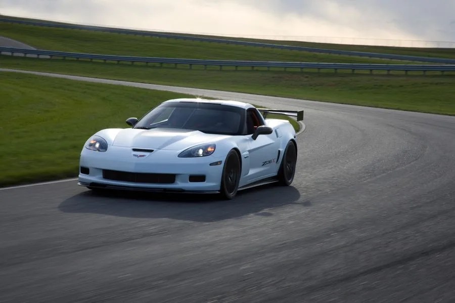Corvette-Z06X-Gear-Patrol-2_