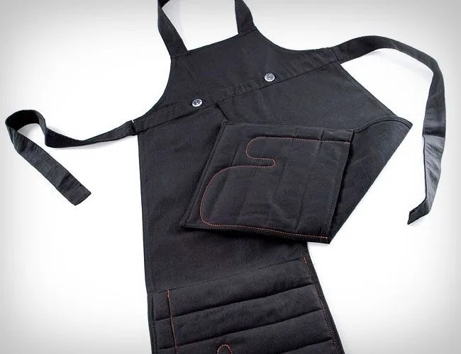 apron-built-in-oven-mitts-gear-patrol