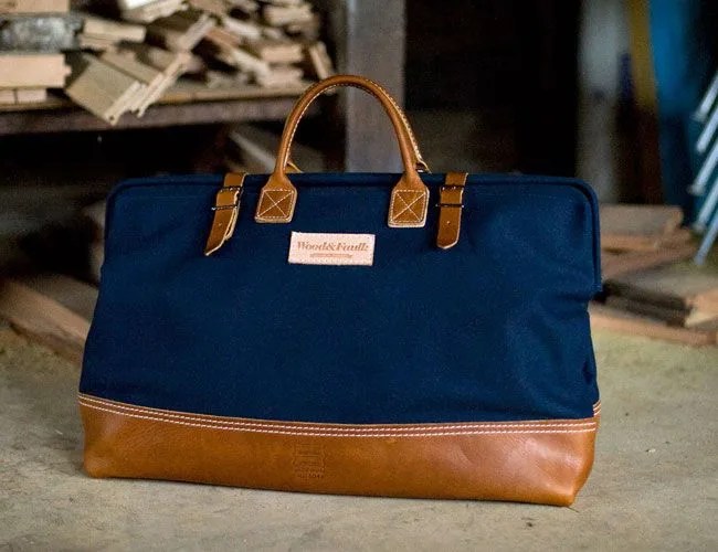 Wood&Faulk-Deluxe-20in-Carpenter’s-Bag_gearpatrol