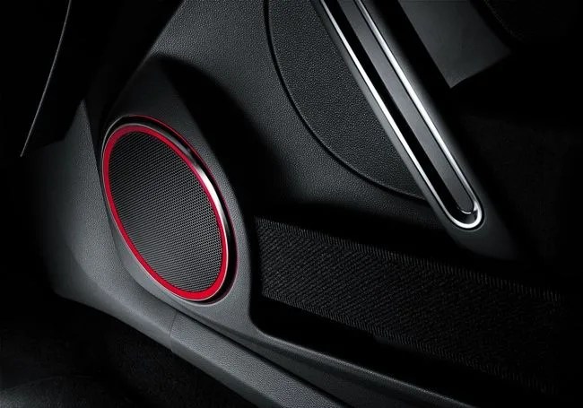 2012-Volkswagen-Beetle-Black-Turbo-Edition-Gear-Patrol-6_