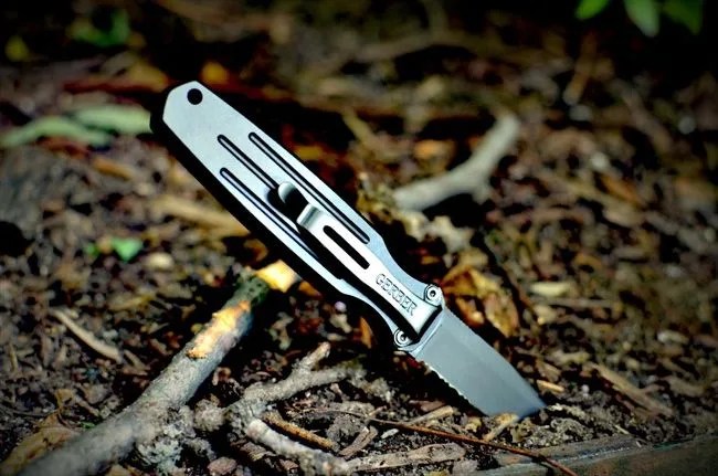 Gerber-Mini-Covert-Automatic-Gear-Patrol-2_