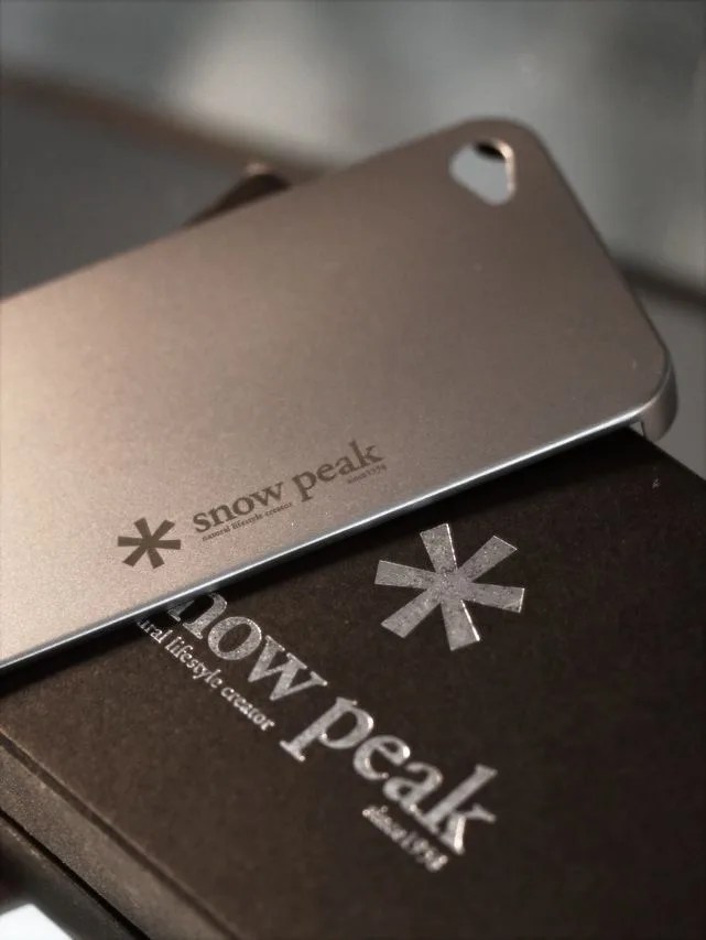 snow-peak-titanium-iphone-4-case-gear-patrol-10_