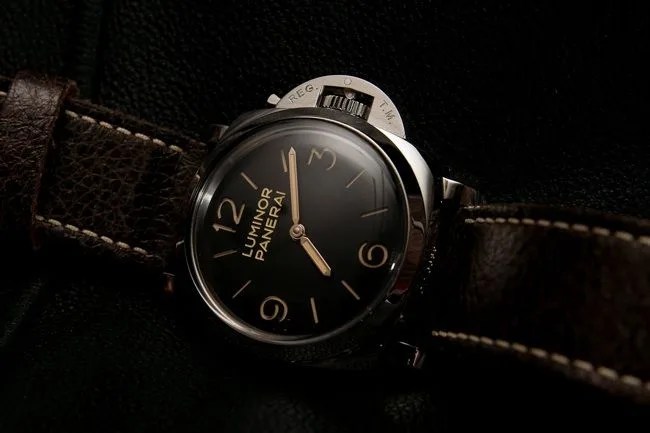 Panerai-PAM372-Gear-Patrol-Timekeeping-2
