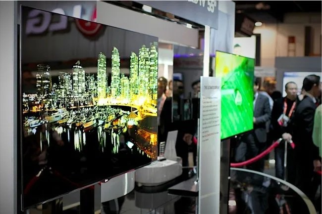 lg-ces-booth-gear-patrol-4_