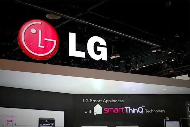 lg-ces-booth-gear-patrol-8_