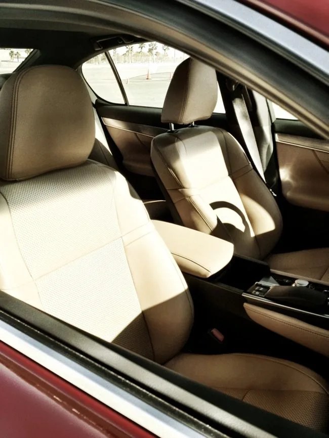 Lexus-LFA-2013-Lexus-GS-350-Gear-Patrol-16
