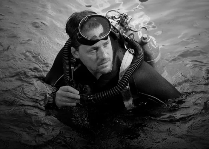 Tudor-Heritage-Black-Bay-Diver-Gear-PatroL-8