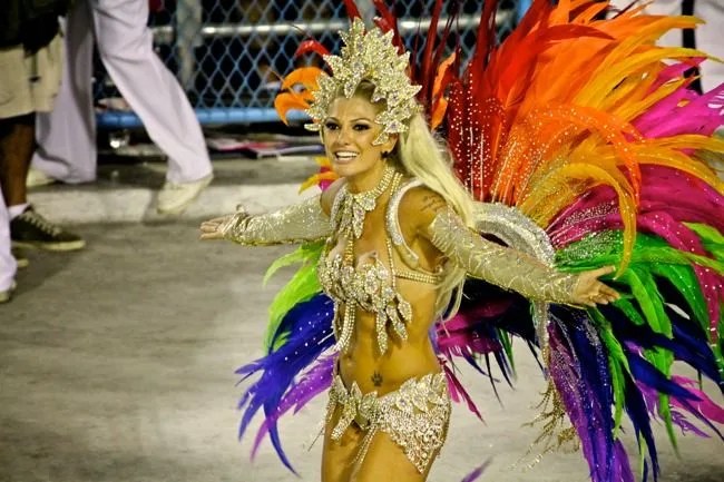 carnaval-rio-gear-patrol-14_