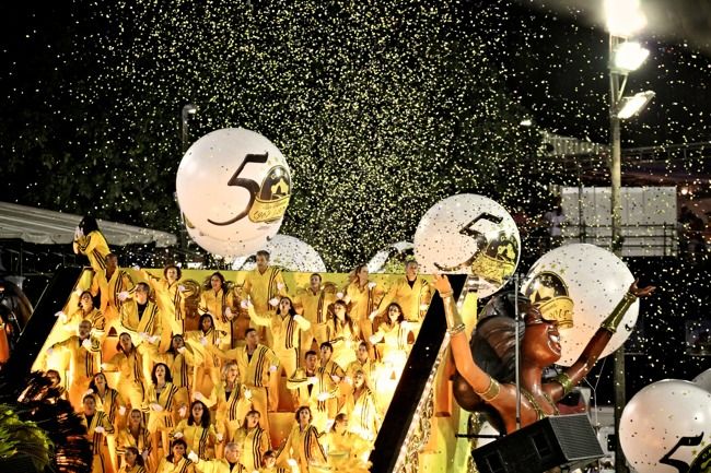 carnaval-rio-gear-patrol-21_