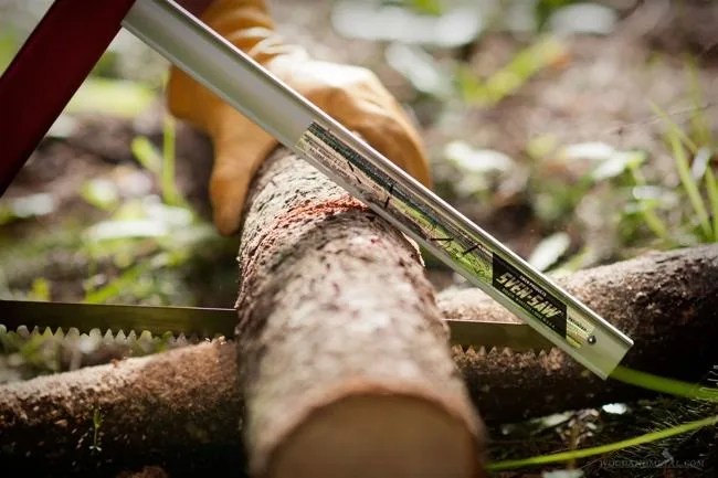 sven-saw-folding-saw-gear-patrol-1_
