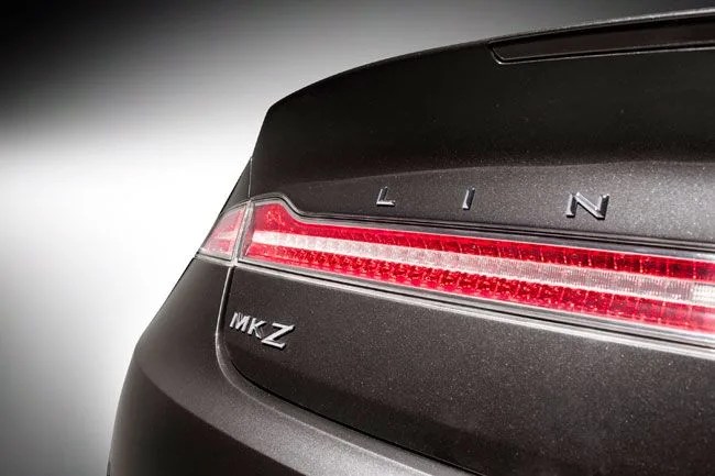 2013-Lincoln-MKZ-Gear-Patrol-2