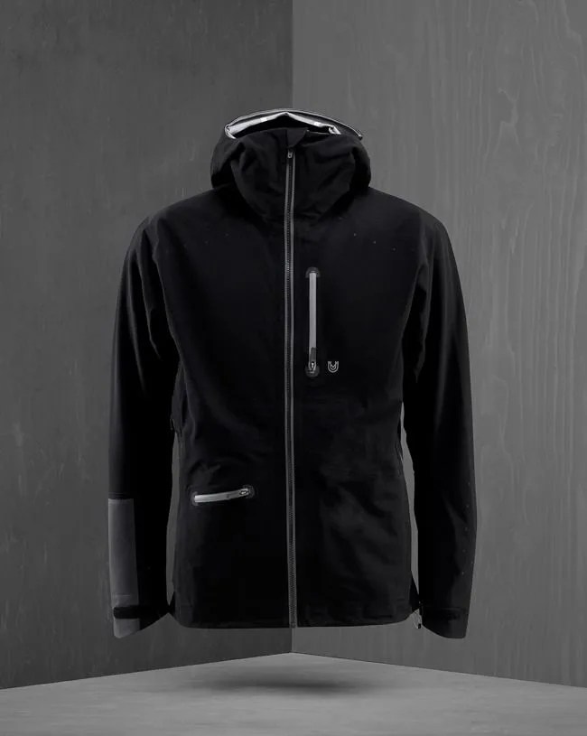 UVU-Cold-Race-Jacket-01-Gear-Patrol-2