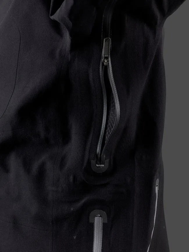 UVU-Cold-Race-Jacket-01-Gear-Patrol-4