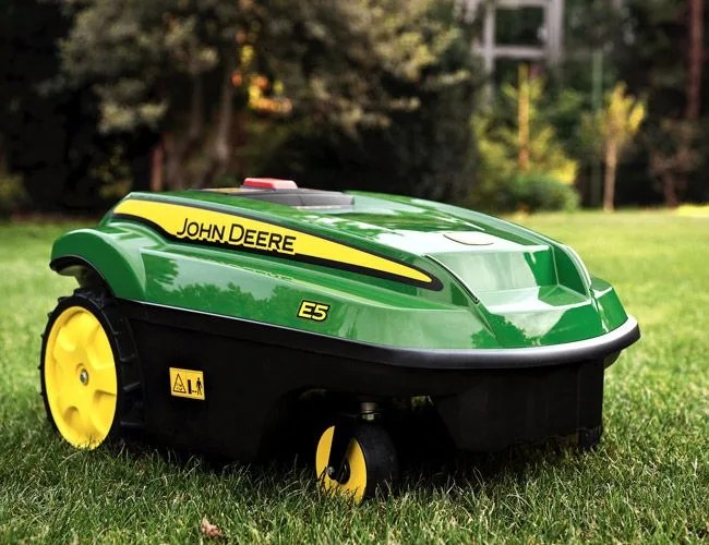 john-deere-e5-automated-mower-gear-patrol