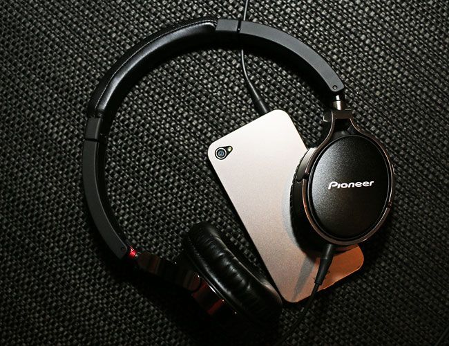 pioneer-SE-MJ591-headphones-gear-patrol