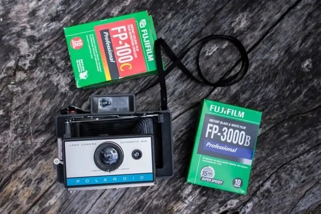 polaroid-land-camera-210-gear-patrol-7