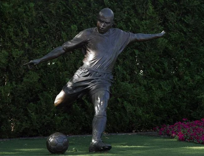 Nike-Ranoldo-Statue