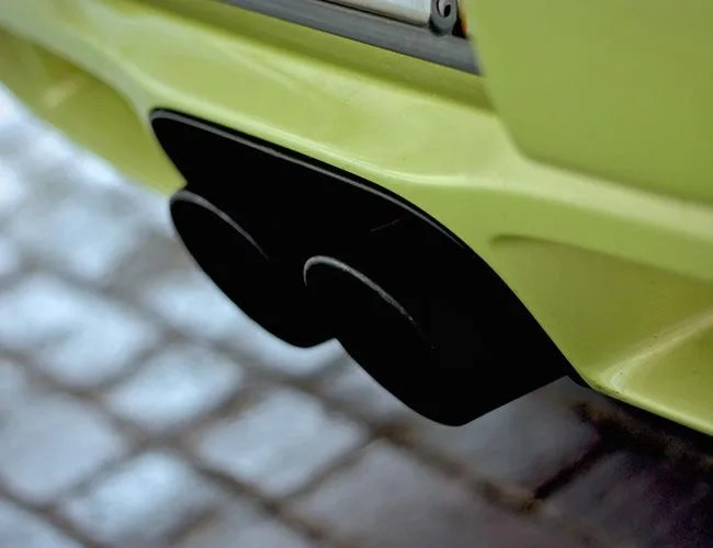 behind-the-wheel-porsche-cayman-r-gear-patrol-13