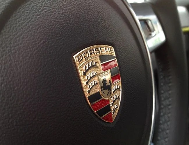 behind-the-wheel-porsche-cayman-r-gear-patrol-17