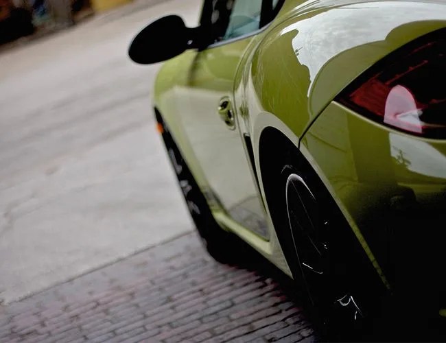 behind-the-wheel-porsche-cayman-r-gear-patrol-3