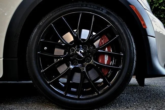 mini-john-cooper-works-coupe-gear-patrol-6_