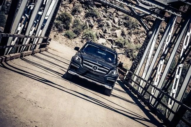 behind-the-wheel-2013-mercedes-benz-gl-gear-patrol-11