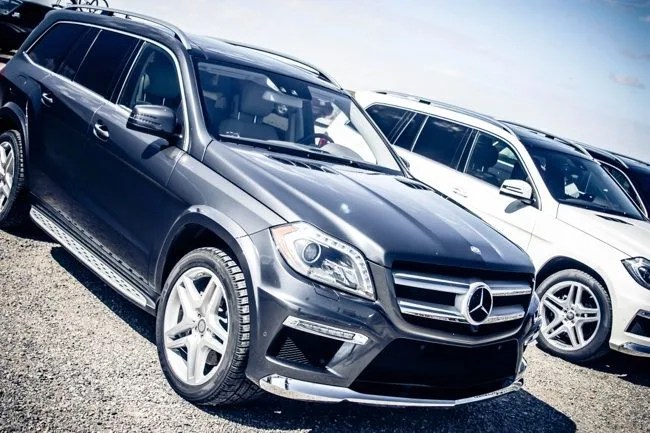 behind-the-wheel-2013-mercedes-benz-gl-gear-patrol-6