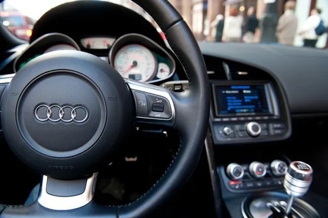 audi-r8-v10-spyder-gear-patrol-12R8