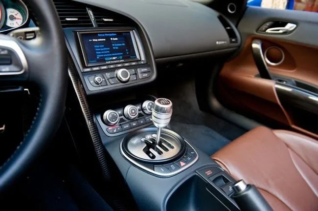 audi-r8-v10-spyder-gear-patrol-3R8
