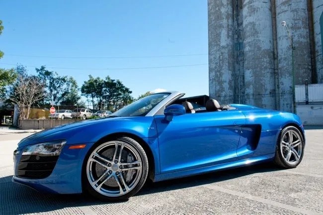 audi-r8-v10-spyder-gear-patrol-6R8