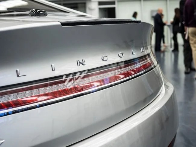 lincoln-mkz-gear-patrol-15
