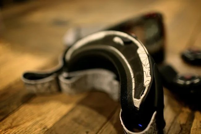 Oakley-Airwave-Goggles-Gear-Patrol-1