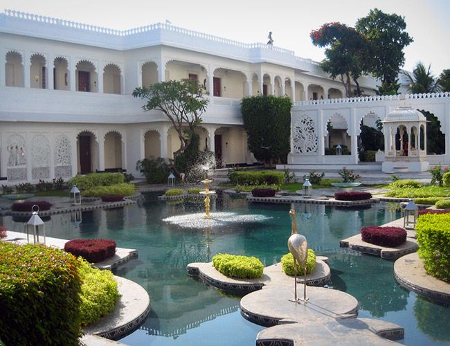 Taj-Lake-Palace-Hotel-Bond-Gear-Patrol