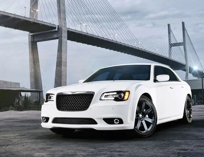 2013-chrysler-300-srt8-gear-patrol