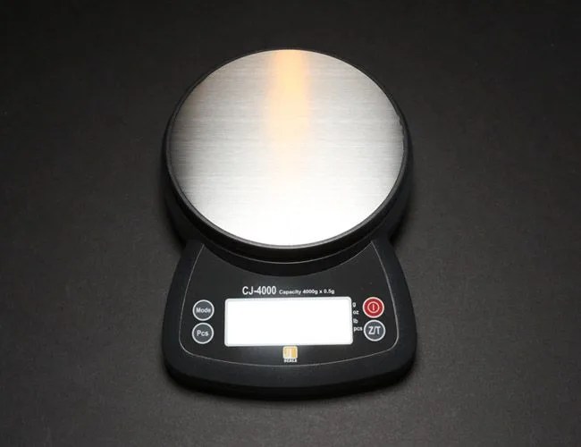 Jennings-CJ-4000-Digital-Scale-gear-patrol