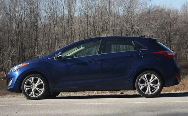 hyundai-elantra-5-best-hatchbacks-gear-patrol-650px