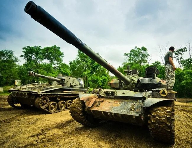 Abbott-FV433-Self-Propelled-Gun-gear-patrol-ambiance